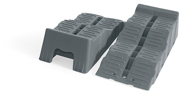 Fiamma Kit Level Up Jumbo Step Wedge 8t de capacidad de carga por eje en práctica bolsa