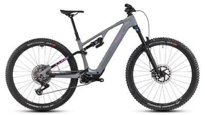Se ve una bicicleta  Cube AMS Hybrid gris con detalles de colores.