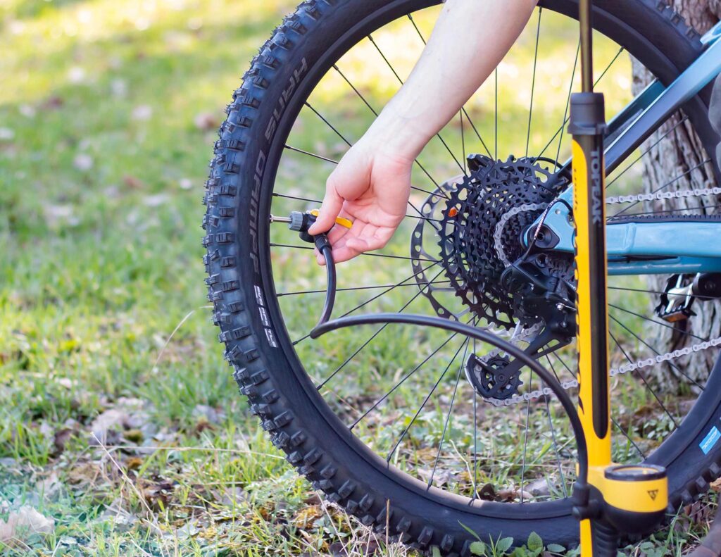 Presión ideal para neumáticos de bicicleta de montaña: ¿Cómo determinarla? presion neumaticos bicicleta mtb mhw bike 1024x791 1 - Presión ideal para neumáticos de bicicleta de montaña: ¿Cómo determinarla?